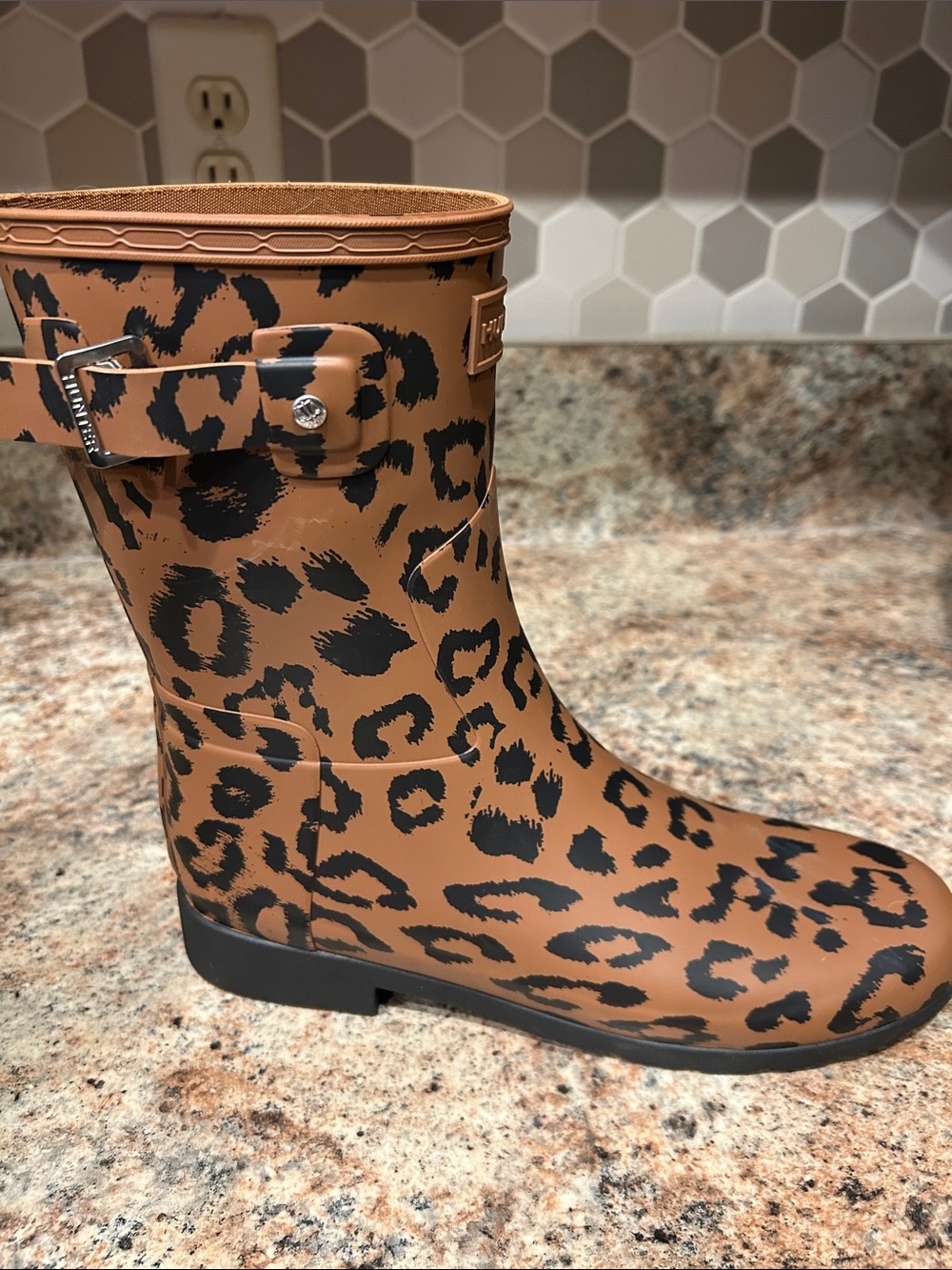 Hunter Original Refined Short Leopard Print Short Rain Boots — Worn Once 9 - Picture 7 of 14